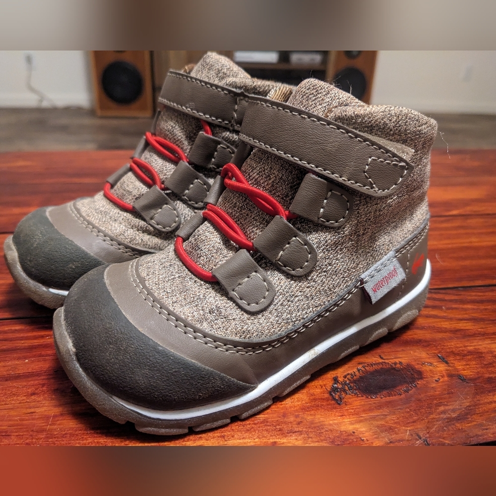 See kai run waterproof boot, size 8